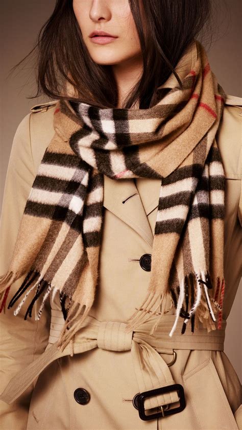 accessoire burberry|Burberry scarf accessories.